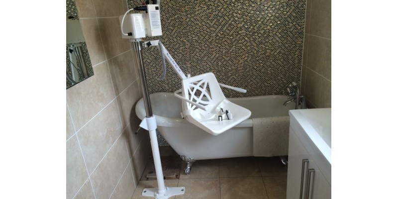 Bath hoist for the disabled